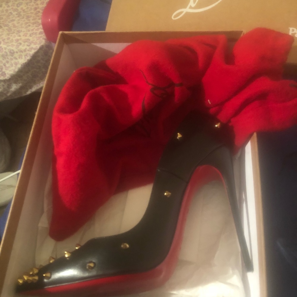 Christian Louboutin - Picture 4 of 8
